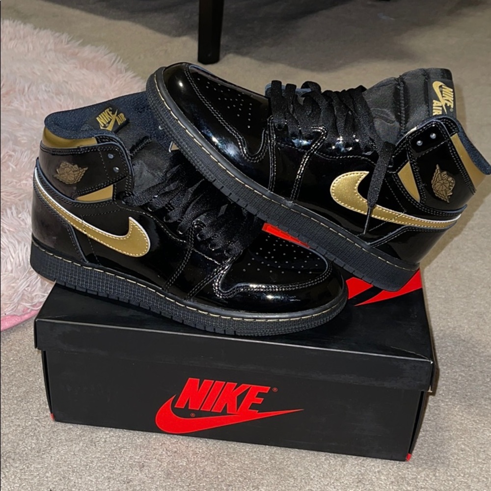 Air Jordan 1 metallic black/gold